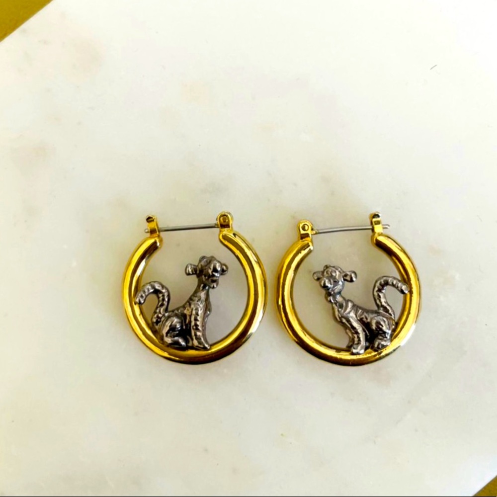 Disney tigger hoop earrings